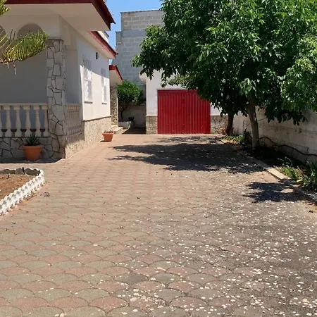 Salento Villa Con Due Unita Abitative Indipendenti E Giardino A Due Passi Dal Mare *