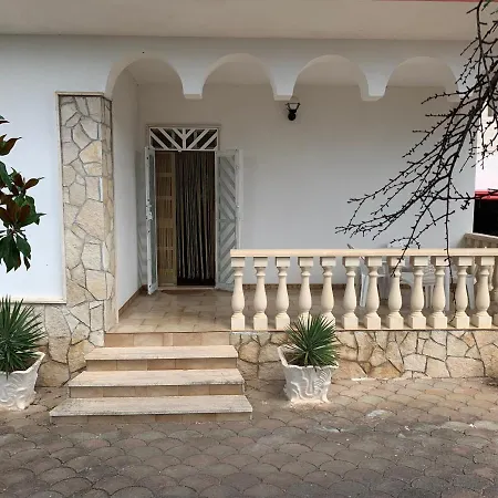 Salento Villa Con Due Unita Abitative Indipendenti E Giardino A Due Passi Dal Mare