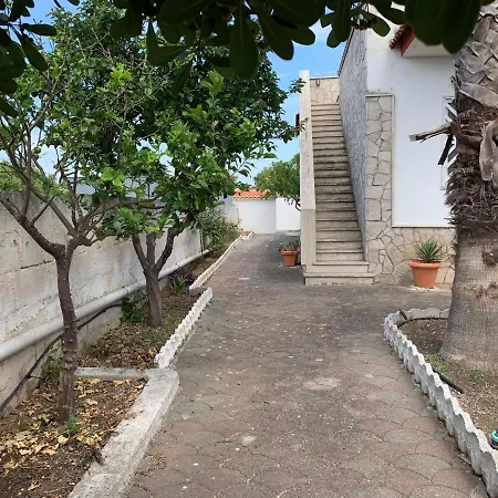 Salento Villa Con Due Unita Abitative Indipendenti E Giardino A Due Passi Dal Mare