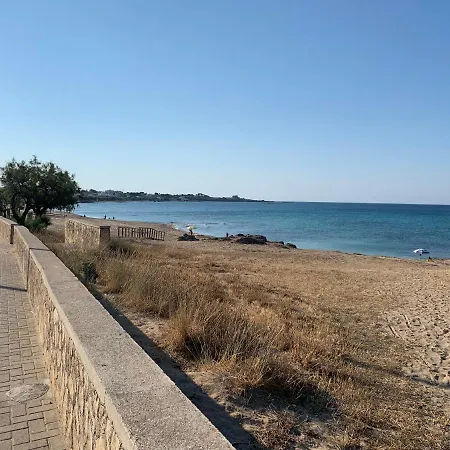 Salento Villa Con Due Unita Abitative Indipendenti E Giardino A Due Passi Dal Mare Torre Ovo
