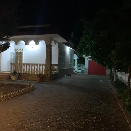 Salento Villa Con Due Unita Abitative Indipendenti E Giardino A Due Passi Dal Mare