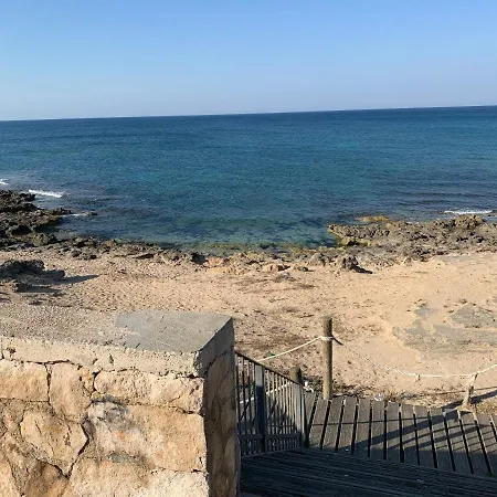 Salento Villa Con Due Unita Abitative Indipendenti E Giardino A Due Passi Dal Mare *