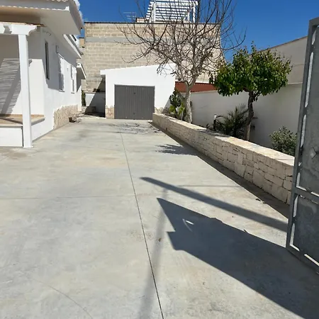 Villa Salento Villa Con Due Unita Abitative Indipendenti E Giardino A Due Passi Dal Mare Torre Ovo