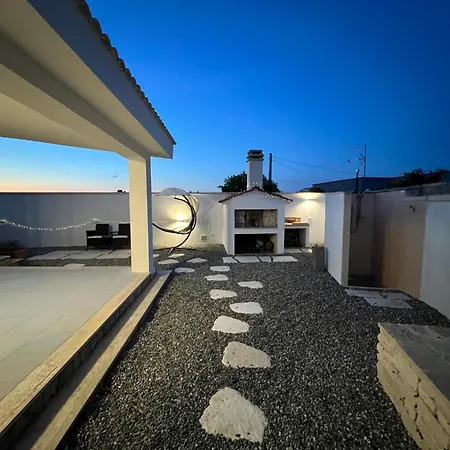 Salento Villa Con Due Unita Abitative Indipendenti E Giardino A Due Passi Dal Mare
