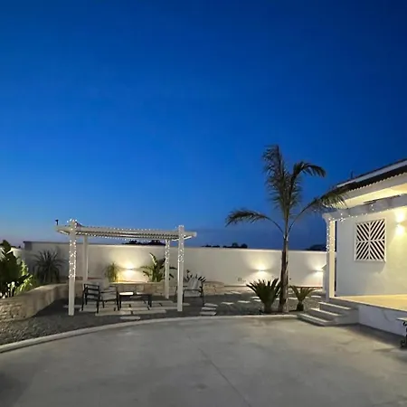 Salento Villa Con Due Unita Abitative Indipendenti E Giardino A Due Passi Dal Mare Villa *