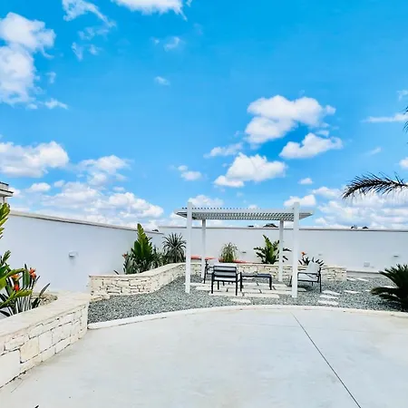 Villa Salento Villa Con Due Unita Abitative Indipendenti E Giardino A Due Passi Dal Mare *