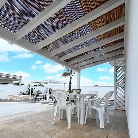 Salento Villa Con Due Unita Abitative Indipendenti E Giardino A Due Passi Dal Mare Torre Ovo