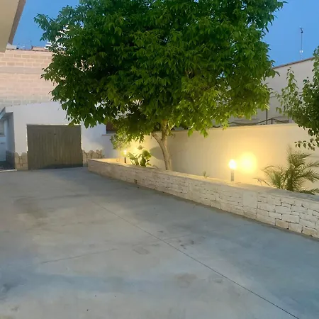 Salento Cice, Ac - Wifi - Bbq - Parcheggio Privato, Due Unita Abitative Indipendenti E Giardino A Due Passi Dal Mare Torre Ovo