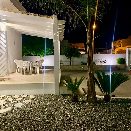 Salento Cice, Ac - Wifi - Bbq - Parcheggio Privato, Due Unita Abitative Indipendenti E Giardino A Due Passi Dal Mare * Torre Ovo